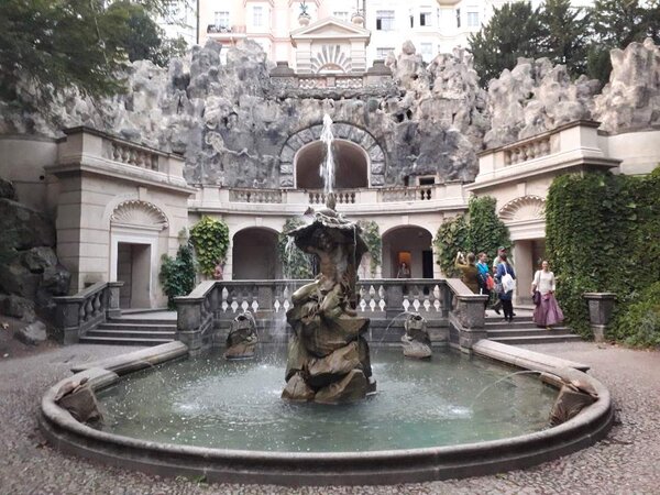Grotta s fontánou a sochou Neptuna, Havlíčkovy sady, Praha