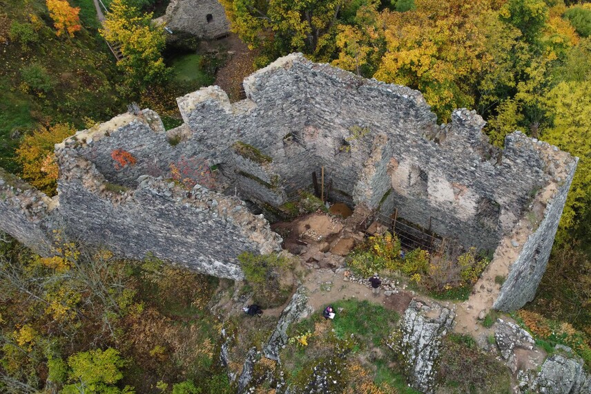 Celkový pohled na východní palác hradu Andělská Hora od jihu. Říjen 2022.  | © Autor F. Prekop