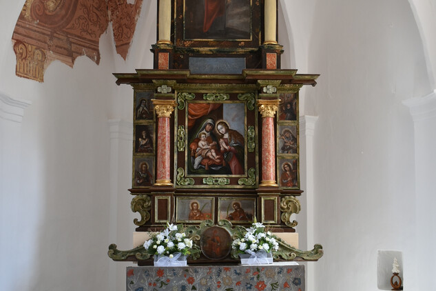Oltář sv. Anny v kostele sv. Anny ve Smrčku po restaurování.