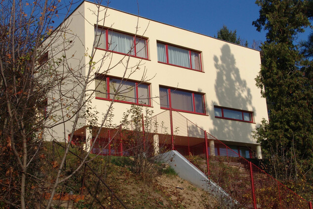Sutnarova vila, arch. Oldřich Starý 1932, Nad Paťankou 1790/28, Průhledová 2 (listopad 2005)