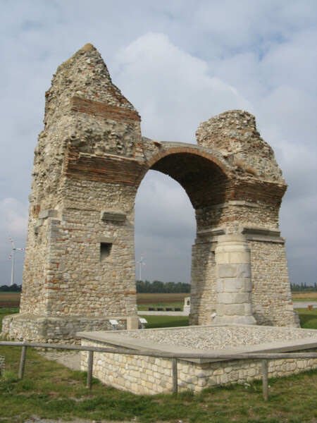 Heidentor v Carnuntum, foto: Stanislav Vohryzek 
